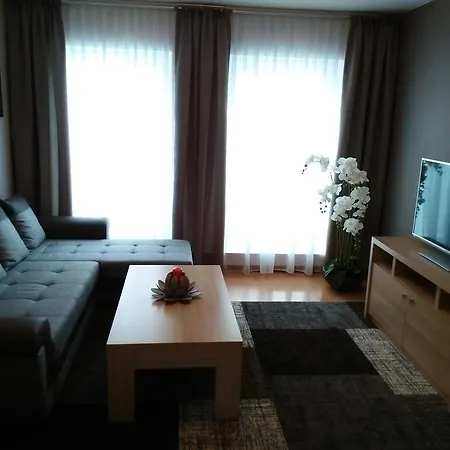 Ksenija Apartment *